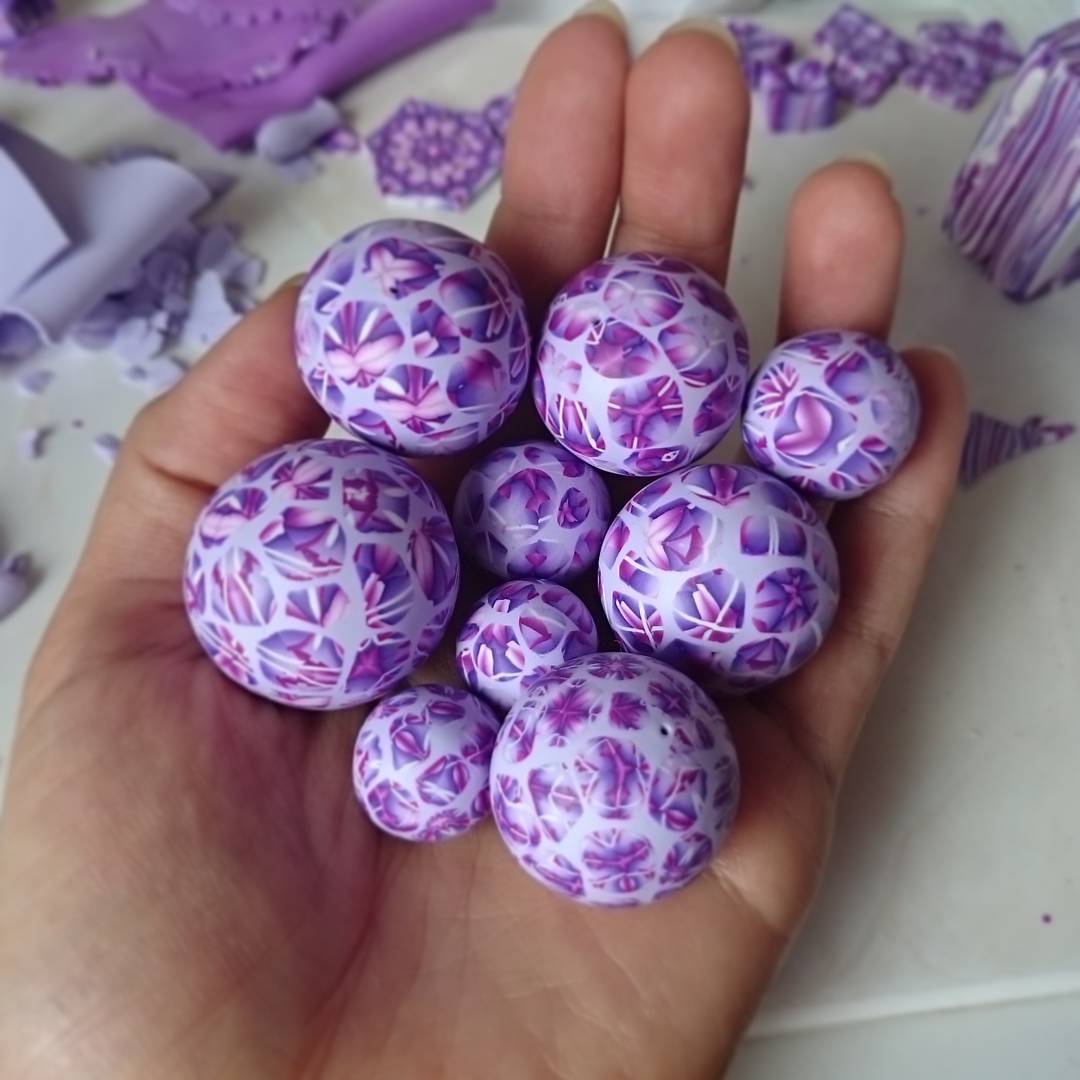 Lake beads in violet